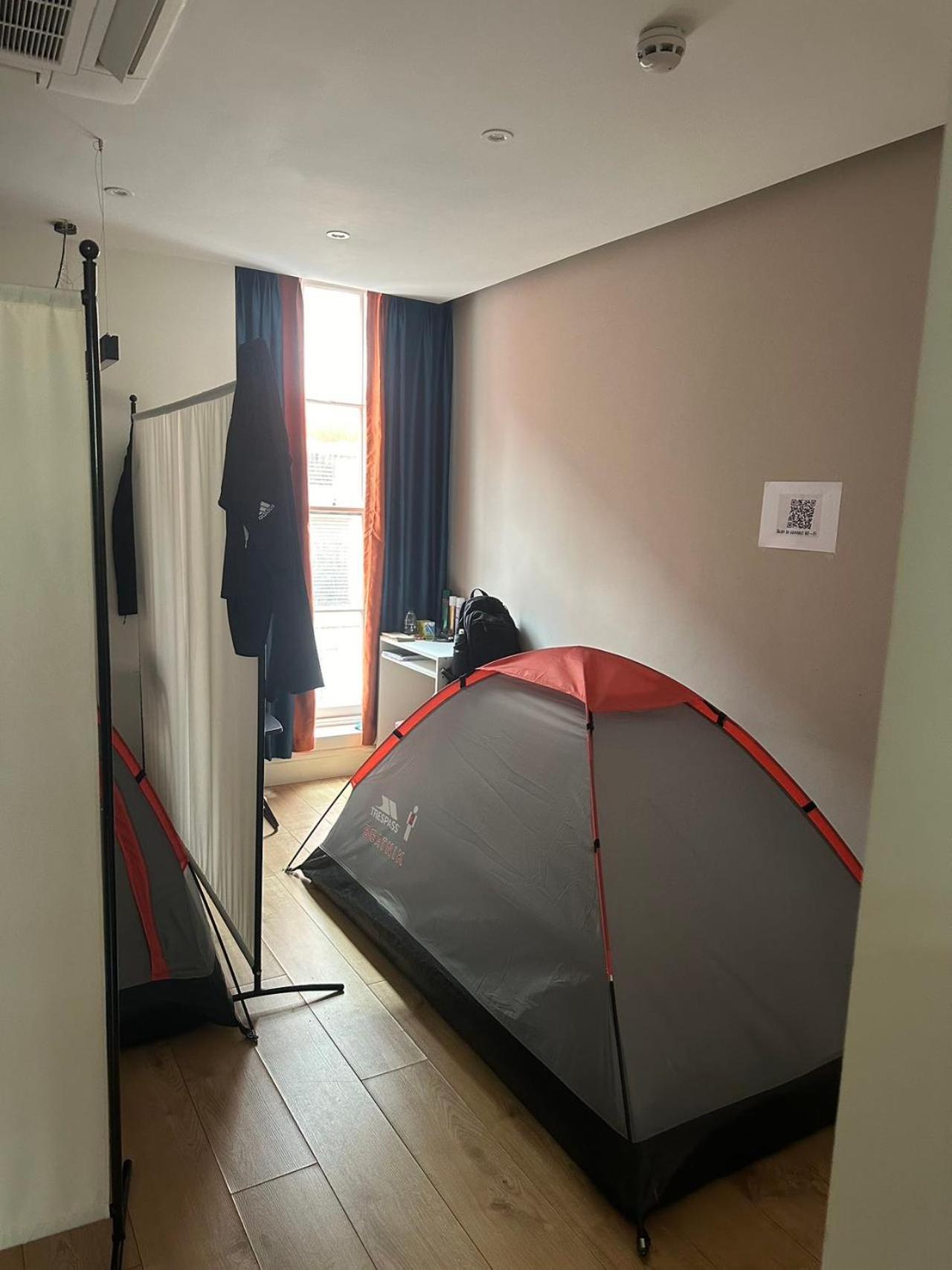 Little Wooden Hut Hotel London Bagian luar foto